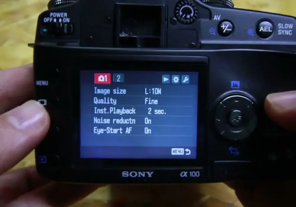 Sony A100: Czy warto kupić starszą serię aparatów? Analiza