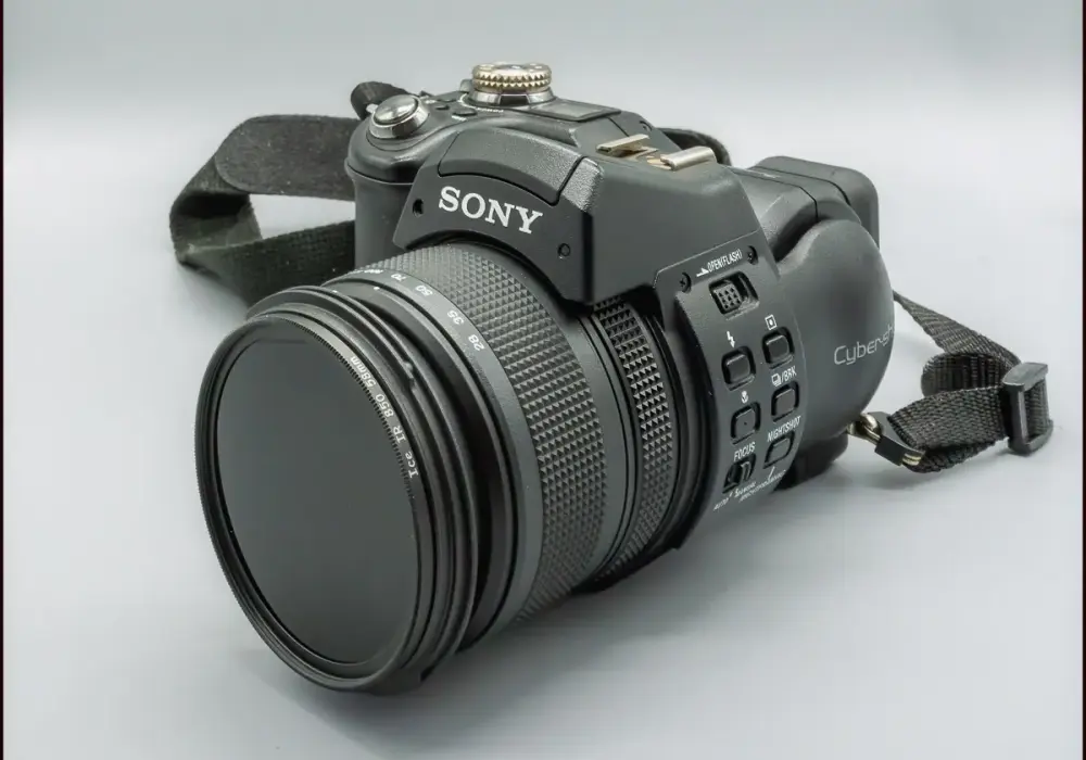 Sony F828: Kultowy aparat cyfrowy wart zakupu? Retrospekcja