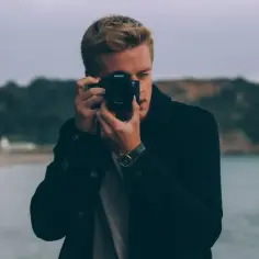 Na czym polega praca fotografa? Odkryj tajniki zawodu i wyzwania