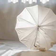 Białe parasole fotograficzne - doskonała kontrola nad światłem