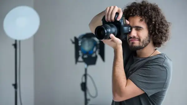 Czy warto zostać fotografem? Odkryj zalety i wyzwania tej kariery